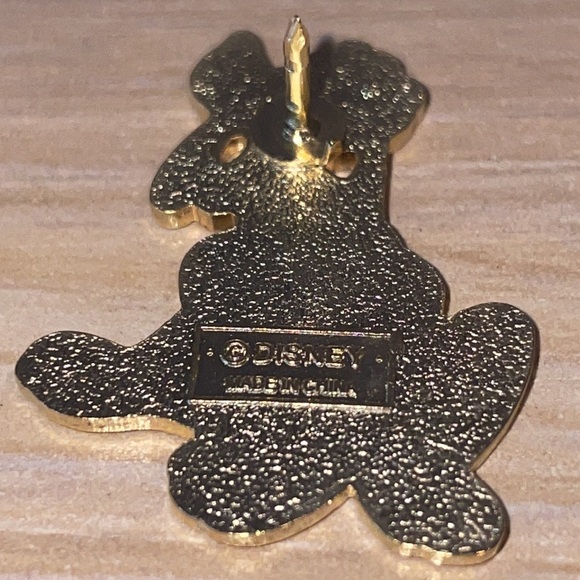 Pluto - Disney Trading Pin - Picture 3 of 3